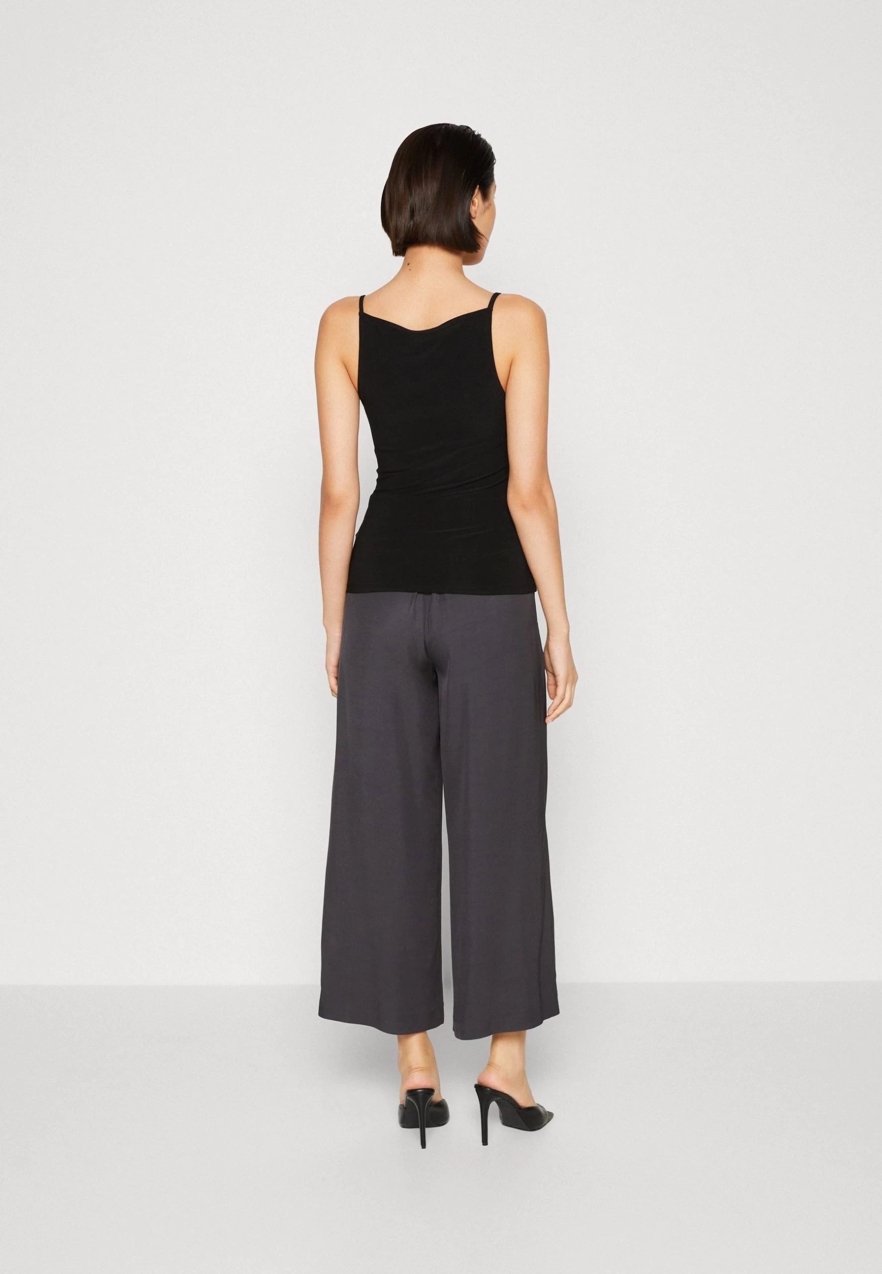 Anna Field Top - Black 4 Anna Field Top - Black - Image 3