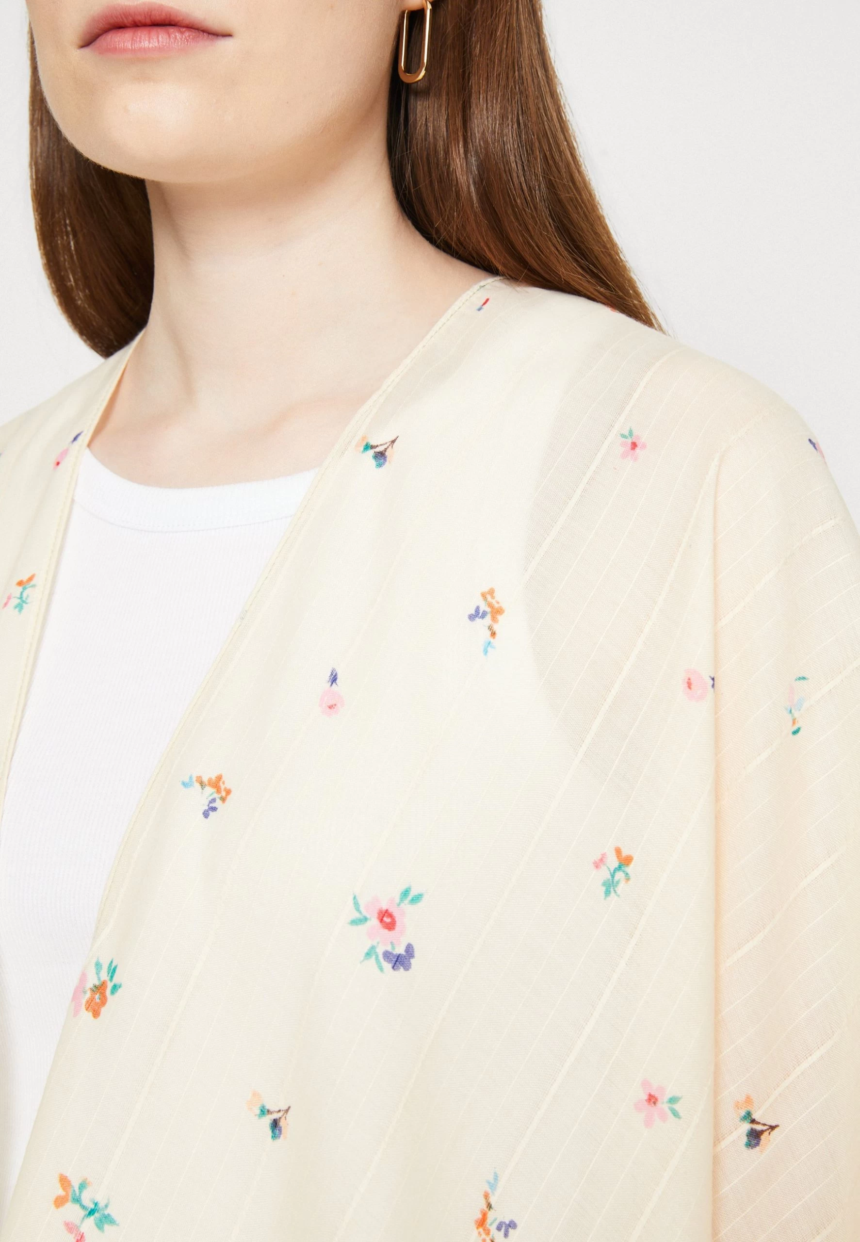 Anna Field Cape - Yellow 8 Anna Field Cape - Yellow - Image 6