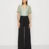 Anna Field Jumpsuit - Light Green/Black 2 Anna Field Jumpsuit - Light Green/Black -Anna Field Shop 85fb0ecfc81d4bbb9c34a729eb4b49f8