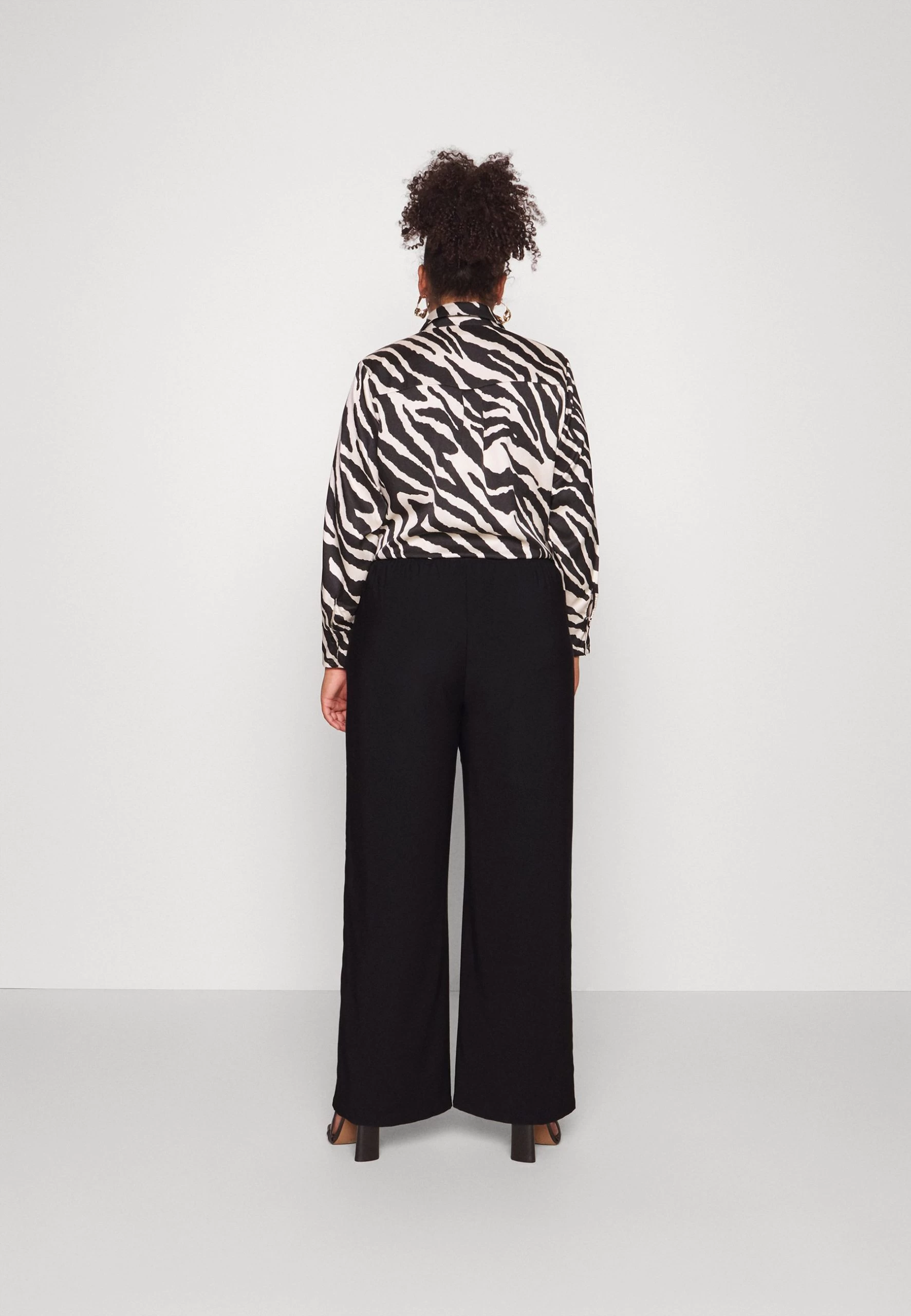 Wide Leg Pant - Trousers - Black 5 Wide Leg Pant - Trousers - Black - Image 3